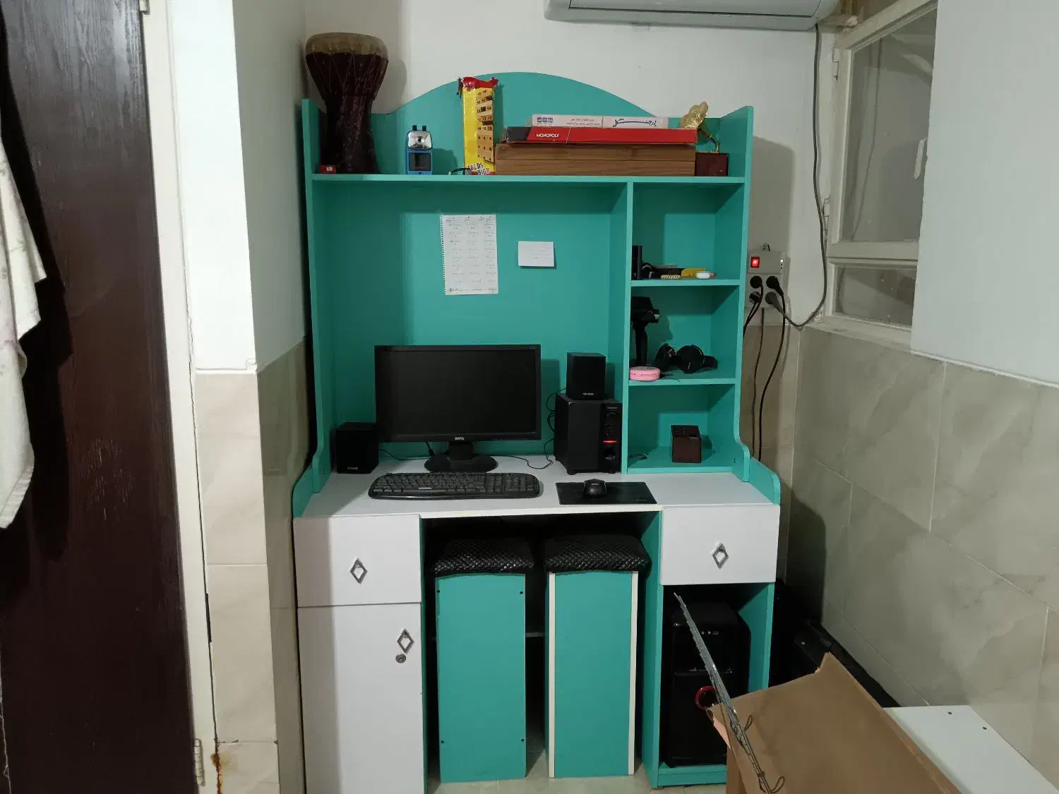 میزکامپیوتر ودوتا صندلی رنگ خودش|میز تحریر و کامپیوتر|یزد, |دیوار