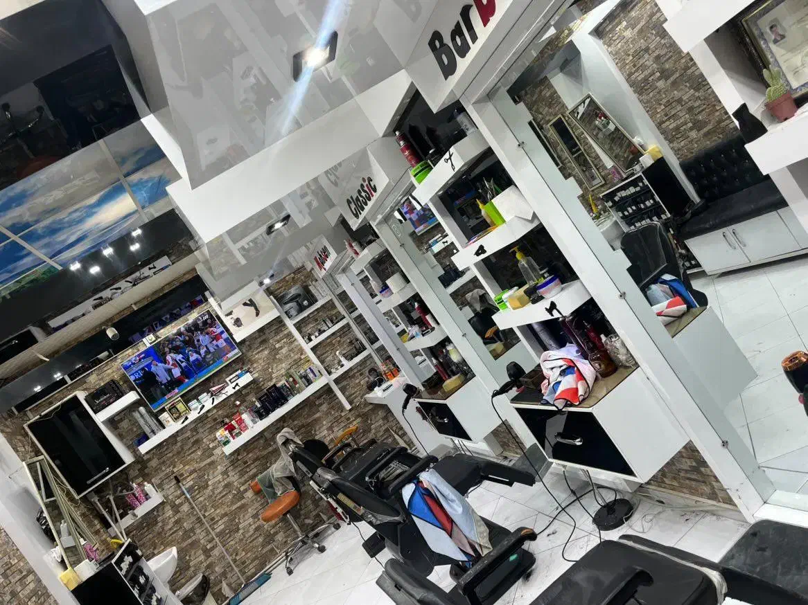 فروش دکور   آینه و صندلی آرایشگاه|آرایشگاه و سالن‌های زیبایی|شیروان (خراسان), |دیوار