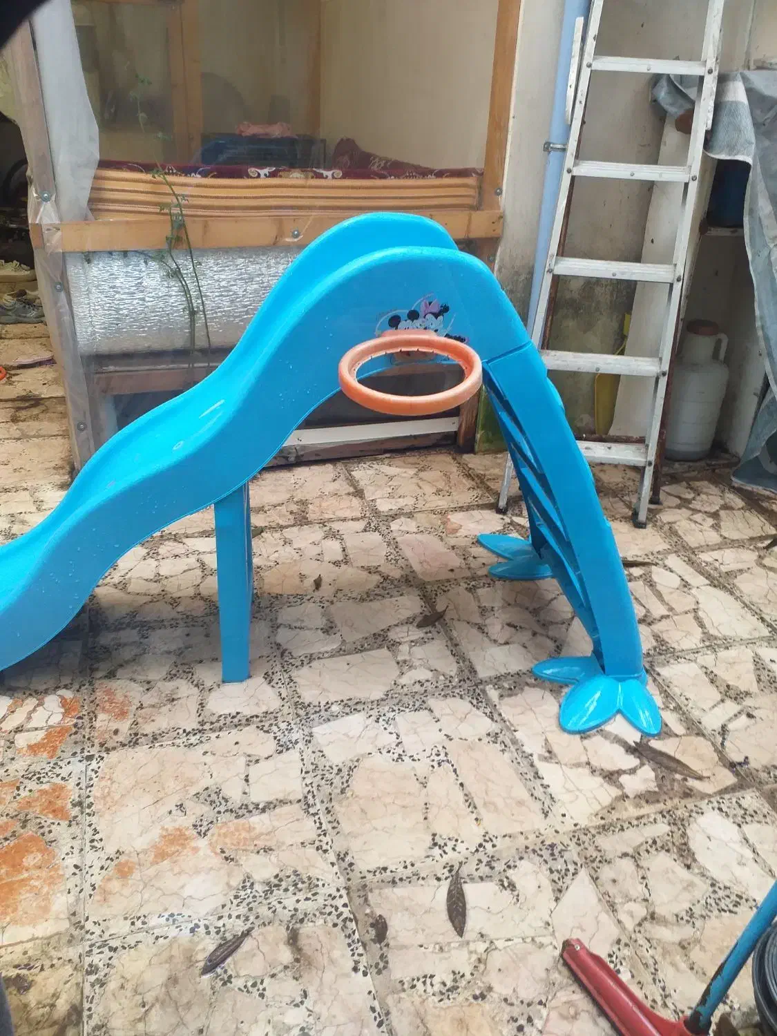 سر سره|اسباب‌بازی بچه|رشت, حمیدیان|دیوار