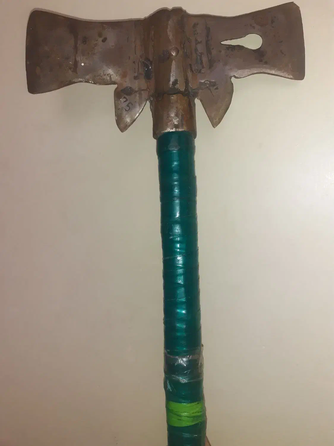 تبر بزرگ فولادی قدیمی  75|کلکسیون اشیاء عتیقه|سراب, |دیوار