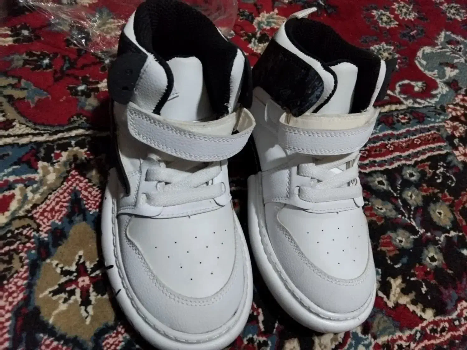 کتونی|کیف، کفش، کمربند|قم, چهار مردان|دیوار