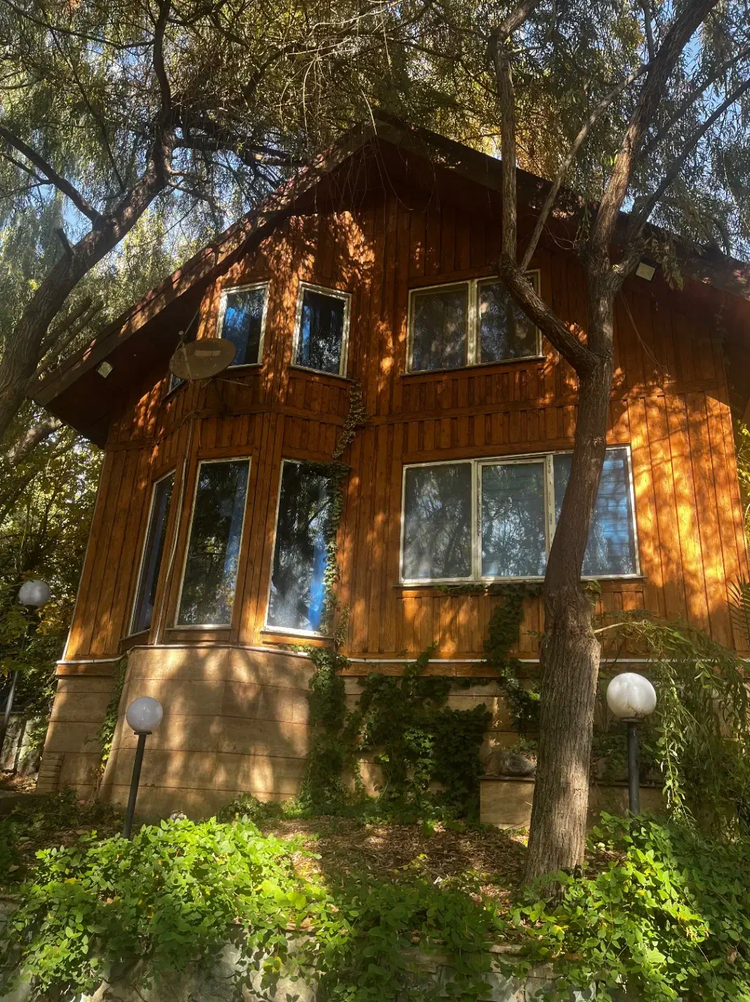 اجاره کلبه چوبی|اجارهٔ کوتاه‌مدت ویلا و باغ|هشتگرد, کوشک زر|دیوار