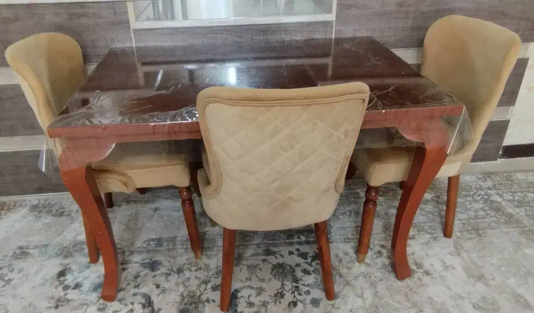 مبل 7نفره و میز نهار خوری 4نفره در حد نو|مبلمان خانگی و میز عسلی|بندرعباس, |دیوار