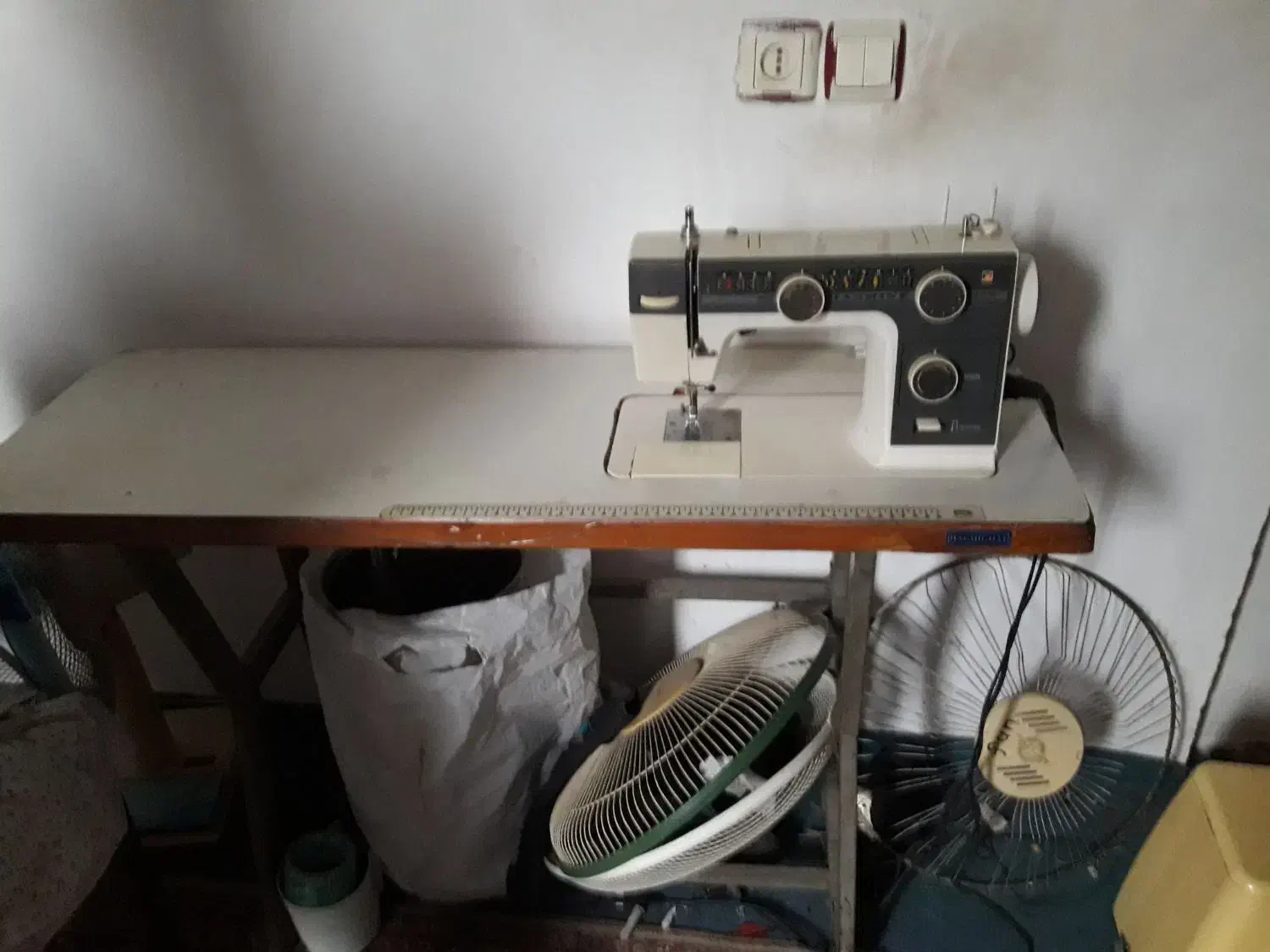 چرخ خیاطی یاسمین به همراه میز|چرخ خیاطی و ریسندگی|رودسر, |دیوار