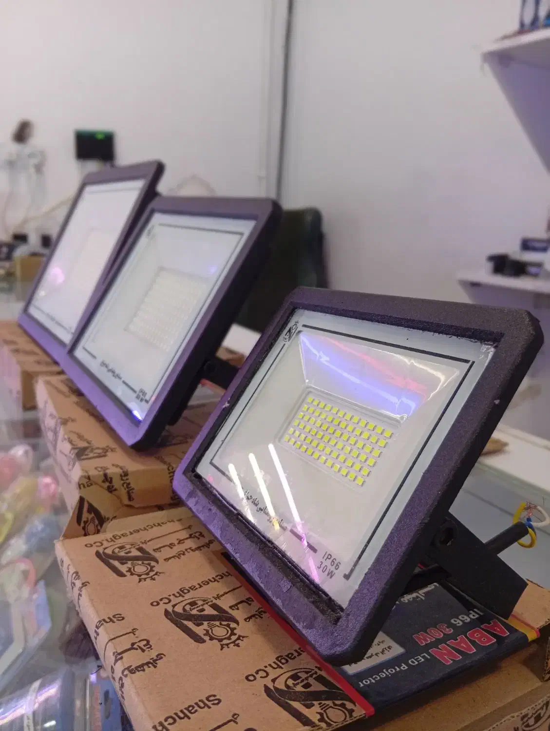 پروژکتور های شاهچراغ با ضمانت( لیست قیمت در آگهی )|لامپ و چراغ|بیرجند, |دیوار