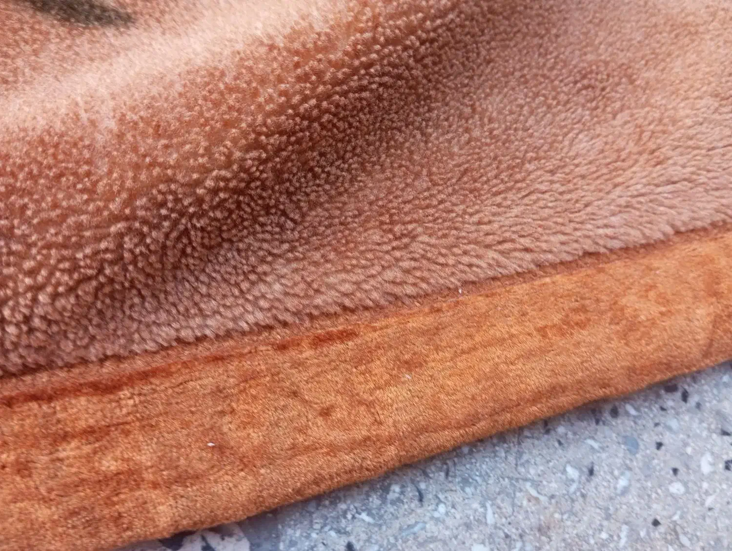 پتو مخملی قهوه ای|رختخواب، بالش، پتو|اهواز, زیتون کارگری|دیوار