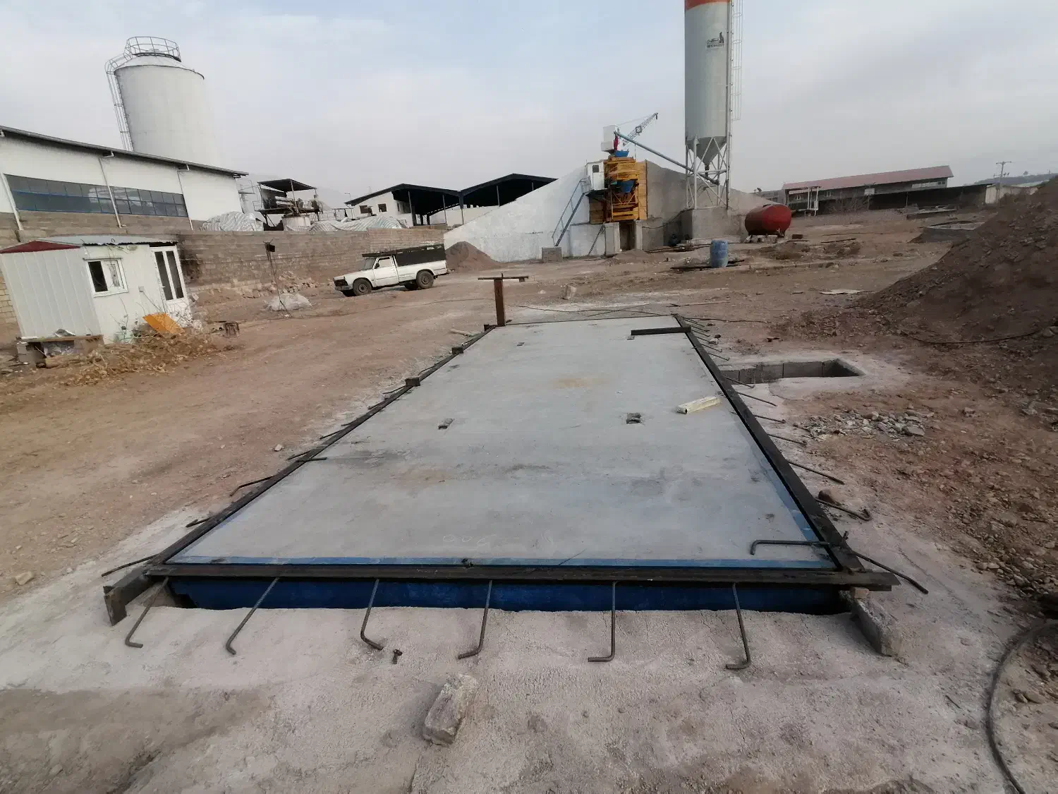 باسکول و ژنراتور|ماشین‌آلات صنعتی|گیلوان, |دیوار