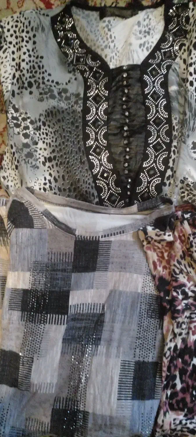 تعدادی لباس درحدنو|لباس|مراغه, |دیوار