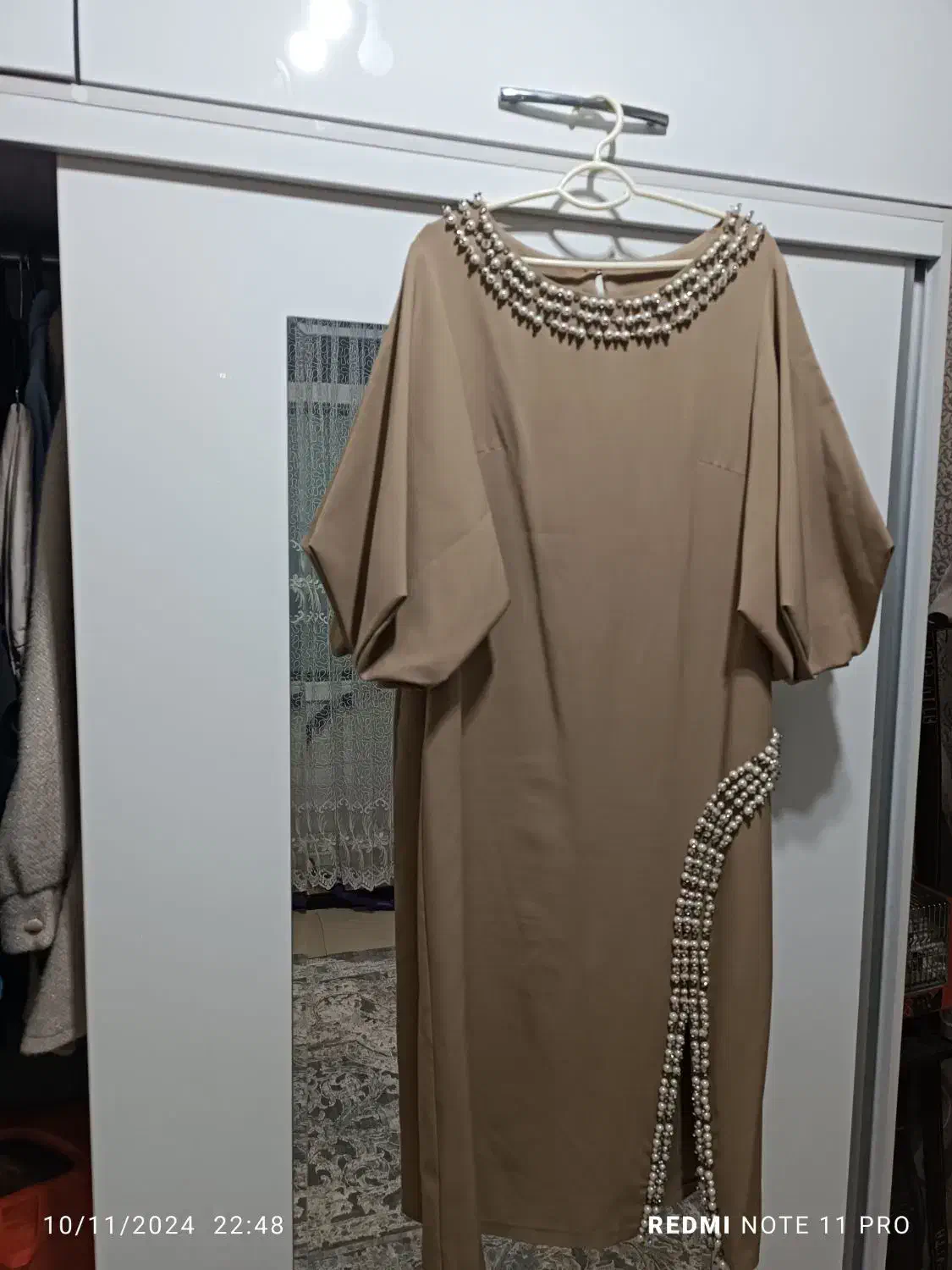 پیراهن مجلسی|لباس|هشتگرد, فاز ۳ مهستان|دیوار