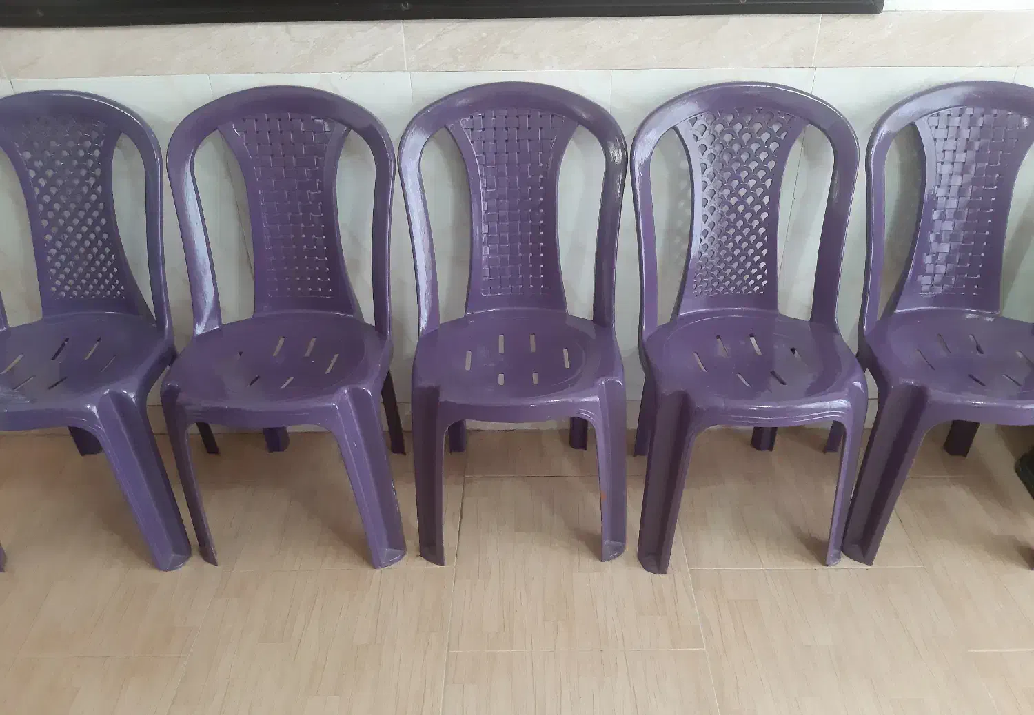 ۱۲عدد صندلی فلزی و پلاستیکی|صندلی و نیمکت|آستانه اشرفیه, |دیوار