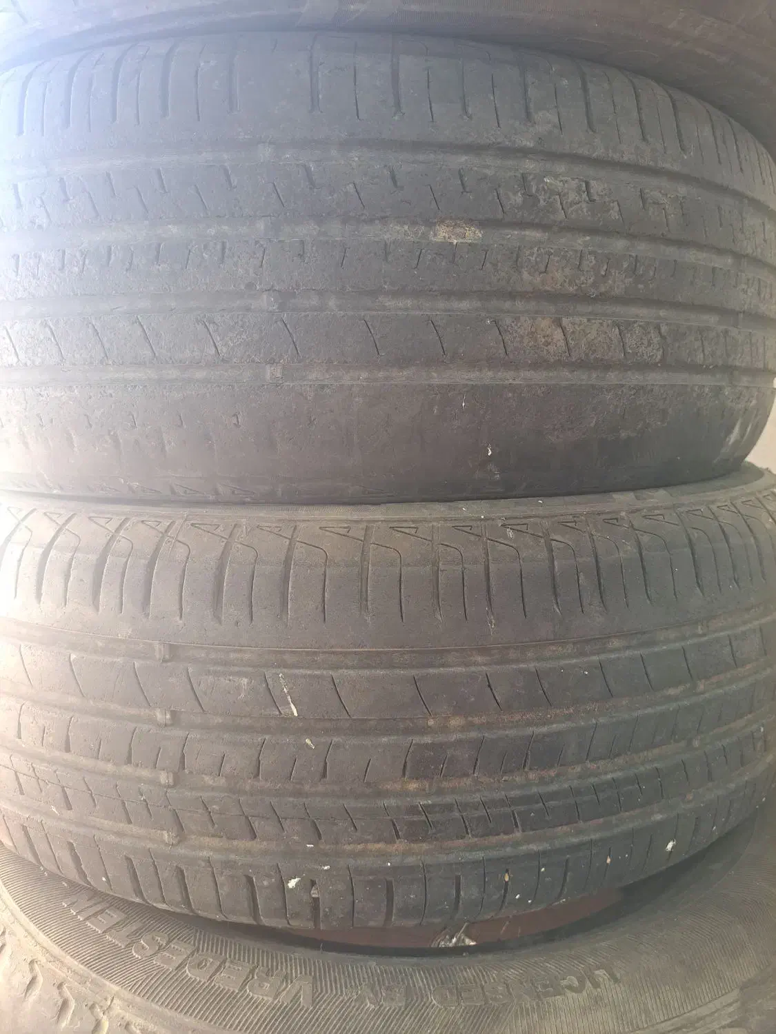 لاستیک پژو کار کرده ۲۰۵ در ۱۵|قطعات یدکی و لوازم جانبی|شیراز, شهرک ویلایی بهاران|دیوار