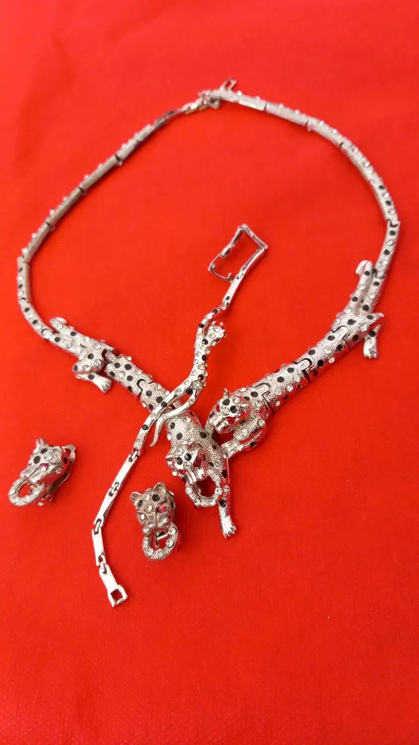 ست بدلیجات طرح پلنگ|بدلیجات|اصفهان, قلعه طبره|دیوار