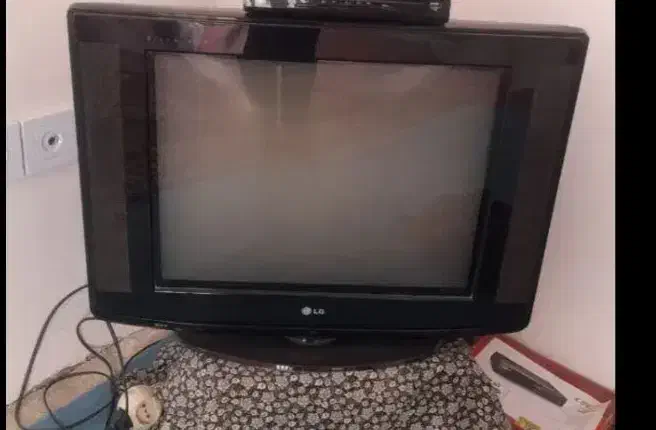 مبل وتلوزیون|مبلمان خانگی و میز عسلی|شیروان (خراسان), |دیوار