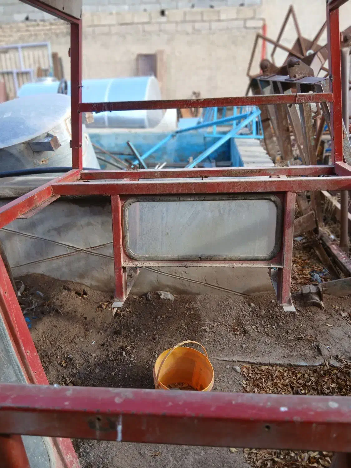 اتاق تراکتور ۲۸۵|ماشینآلات صنعتی|آشخانه, |دیوار