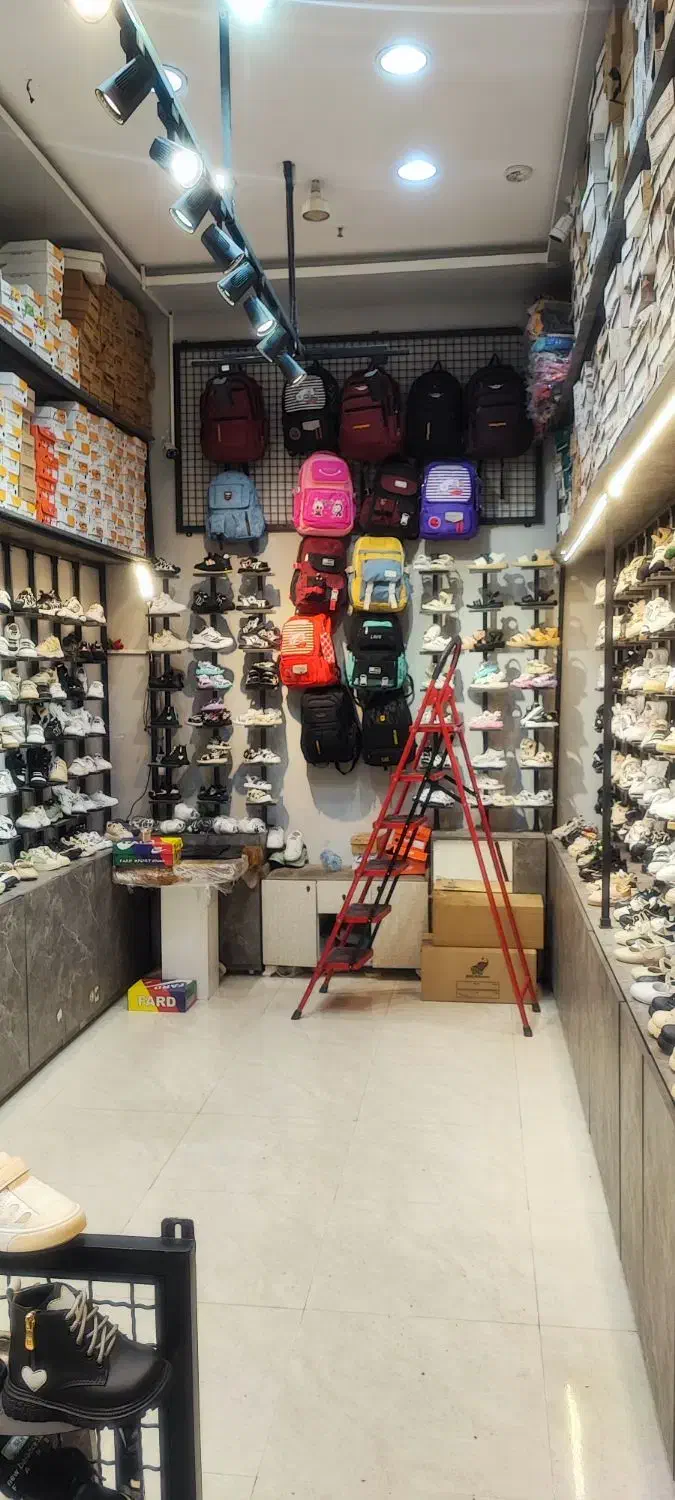 ویترین مغازه دکور کفش|فروشگاه و مغازه|مشهد, گلشور|دیوار