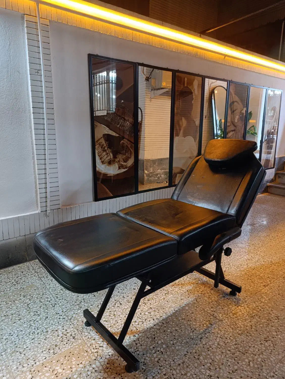 تخت سالن زیبایی جک دار در حد نو|آرایشگاه و سالن‌های زیبایی|گنبد کاووس, |دیوار