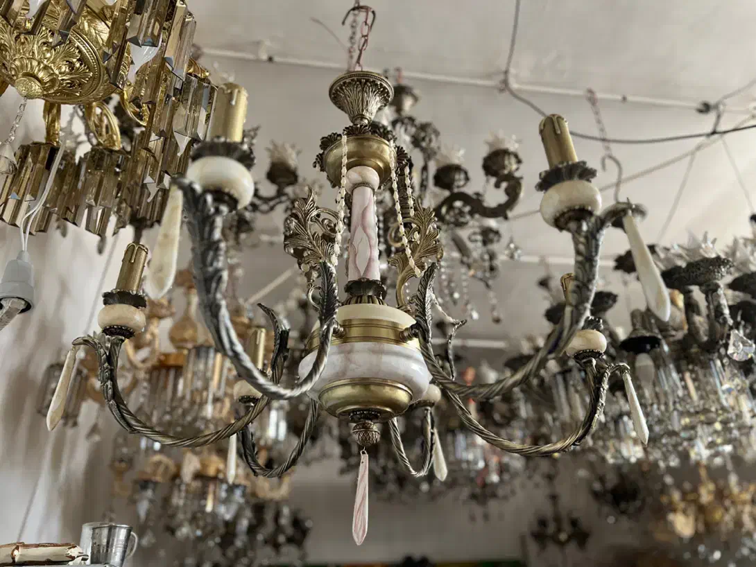 لوستر نئوکلاسیک|لوستر و چراغ آویز|اصفهان, بوستان ناژوان|دیوار