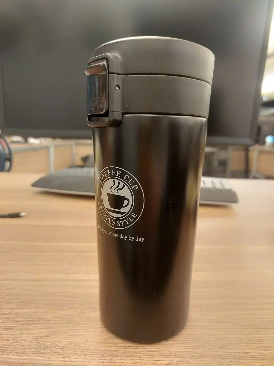 تراول ماگ مشکی خاکستری|ظروف نگهدارنده، پلاستیکی، یک‌بارمصرف|رینه, |دیوار