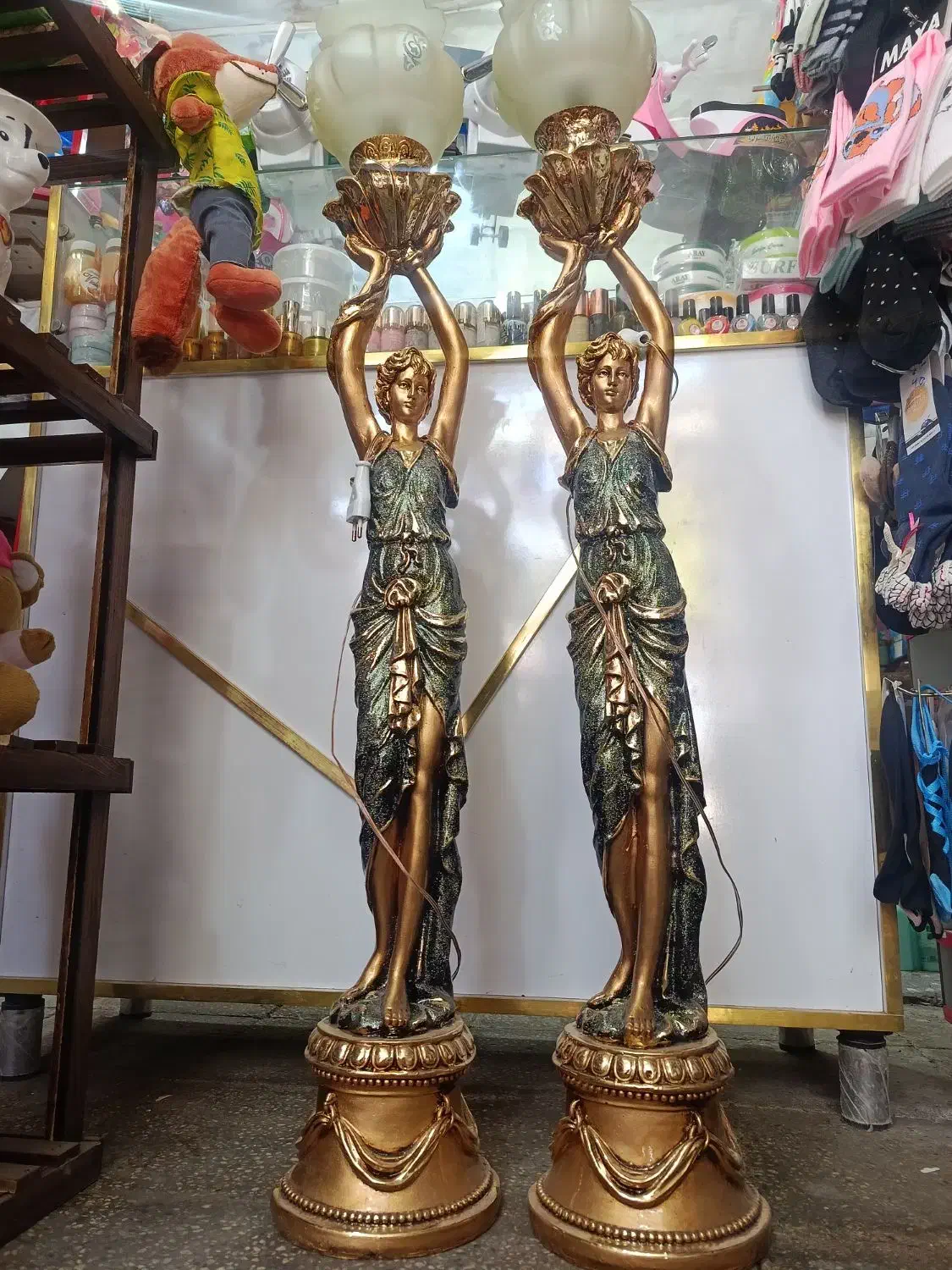 مجسمه آباژور دو دست بالا|مجسمه، تندیس، ماکت|تبریز, |دیوار