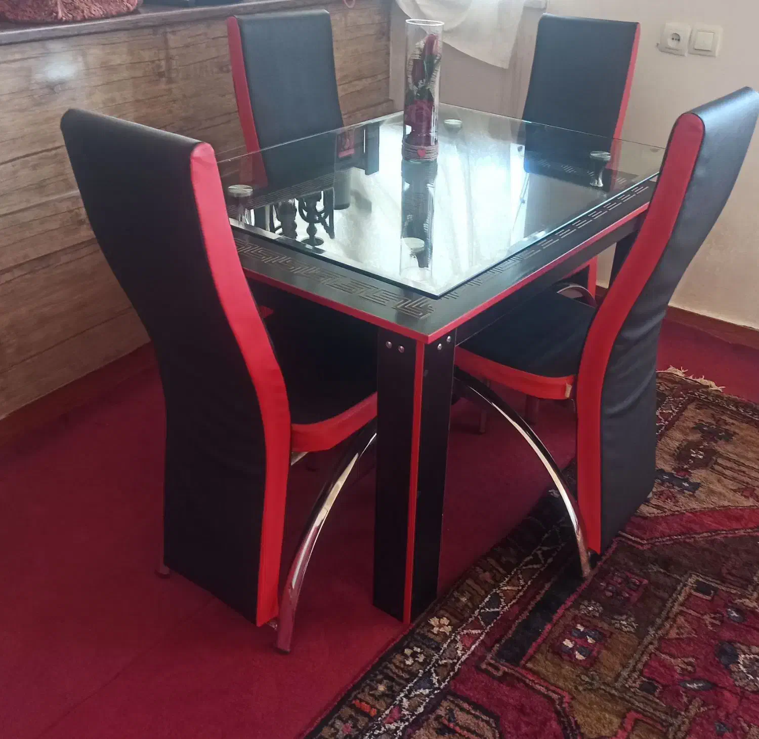 میز غذا خوری ۴نفری درحد نو|میز و صندلی غذاخوری|ایلخچی, |دیوار