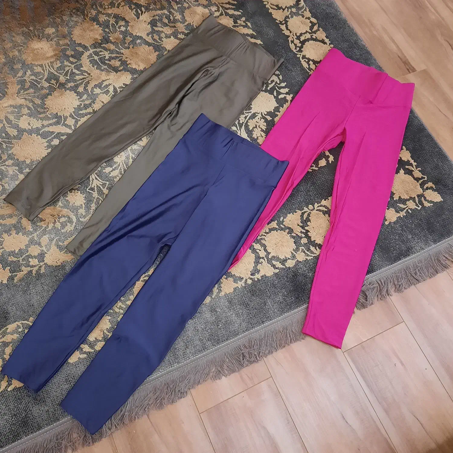 سه عدد لگ نونو|لباس|اراک, |دیوار