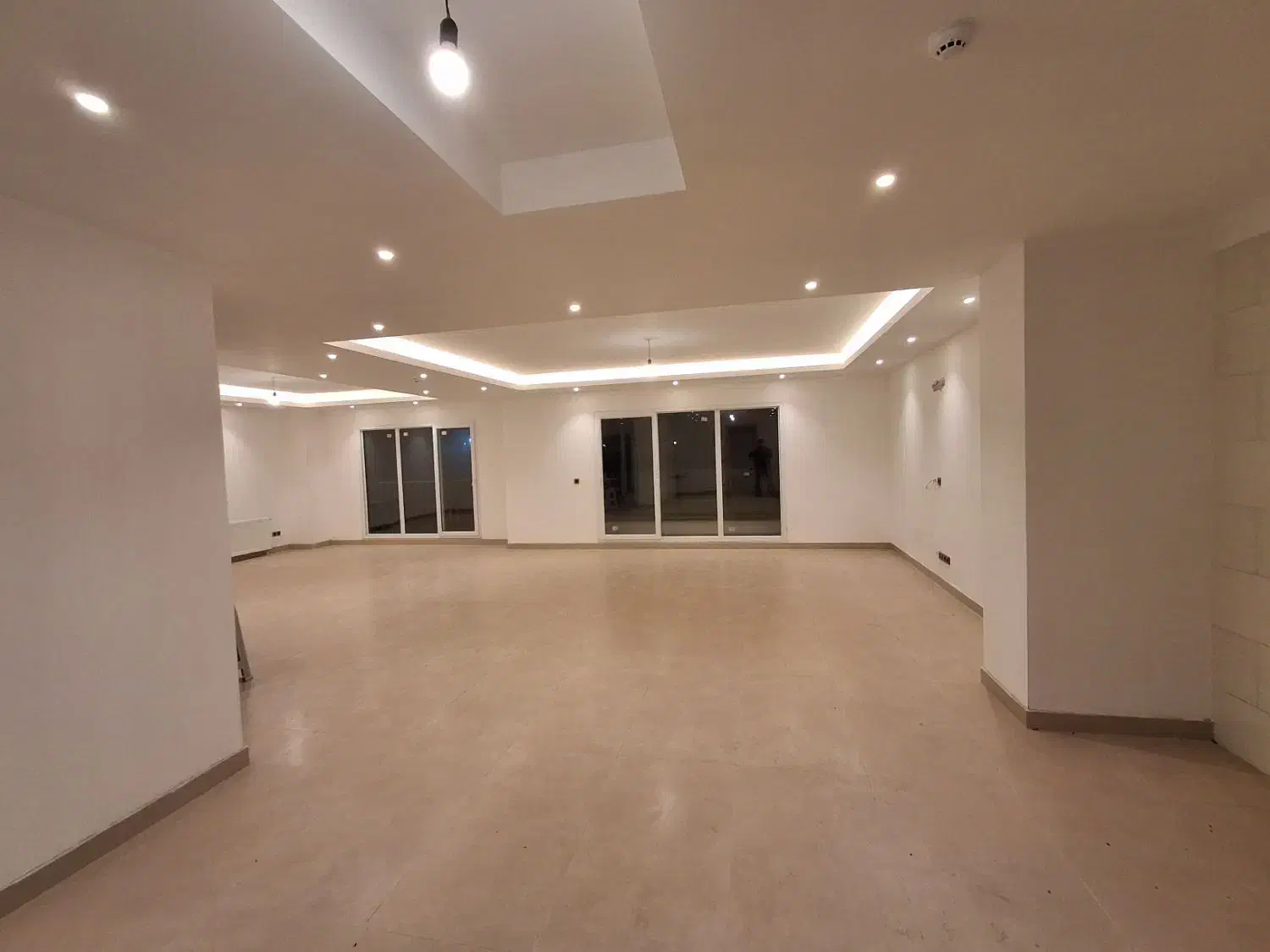 ۲۰۰متر تکواحد* سالن بزرگ پرده خور/نما مدرن*|فروش آپارتمان|نوشهر, |دیوار