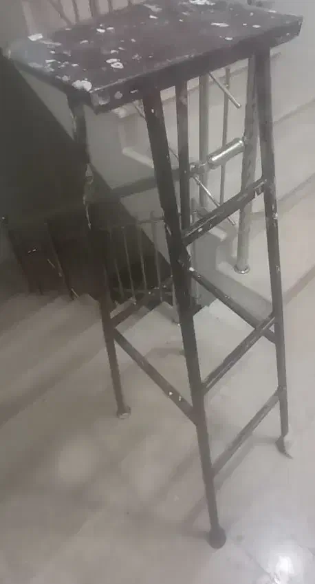 چهار پایه فلزی|صندلی و نیمکت|زنجان, |دیوار