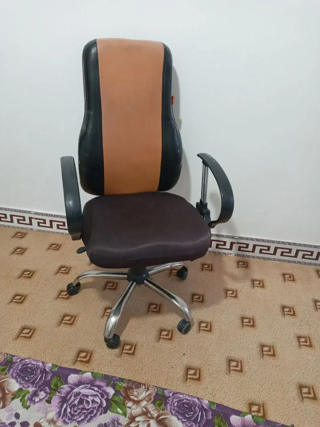 صندلی چرخشی سالم|صندلی و نیمکت|سرپل ذهاب, |دیوار