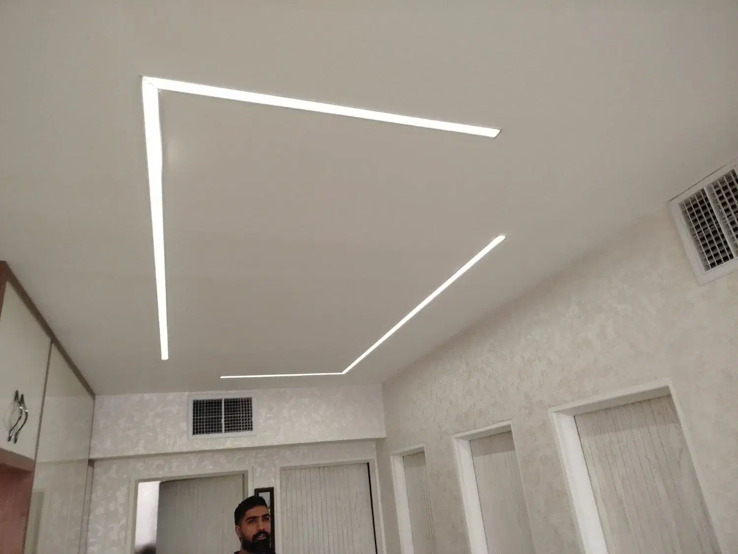 برقکار.نصب لاینر.ایفون.رفع اتصالی .دوربین مداربسته|خدمات پیشه و مهارت|اصفهان, باغ نگاره|دیوار