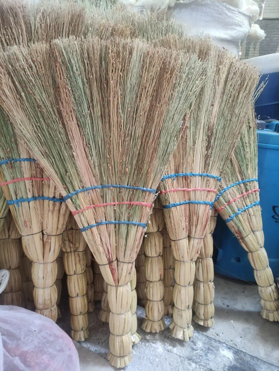 جارو دستی ارزان تر از همه جا|لوازم نظافت|خرم‌آباد, |دیوار