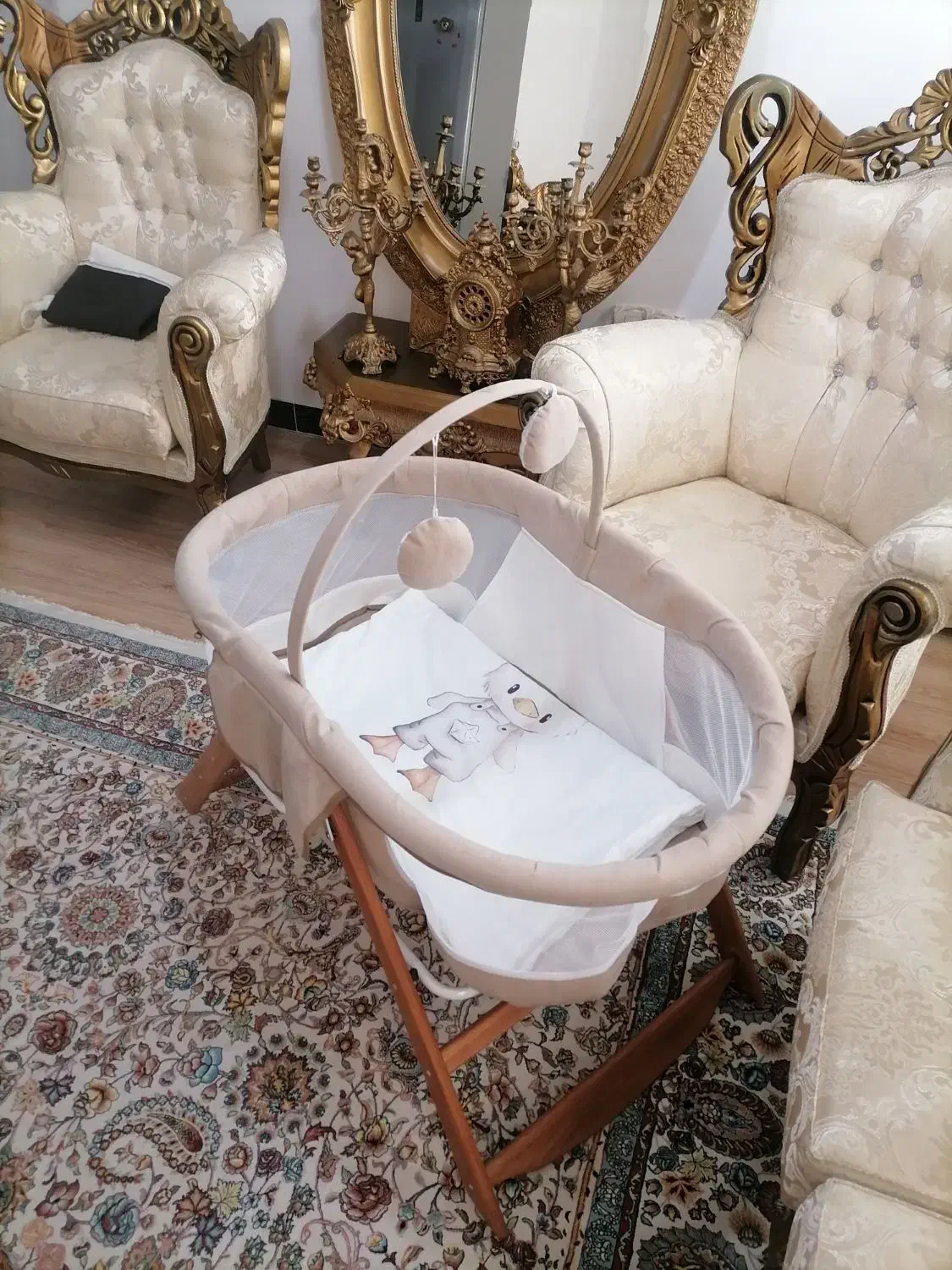 گهواره بچه نوی نو خوشگل و مارک|تخت و صندلی بچه|رشت, سعدی (تختی)|دیوار