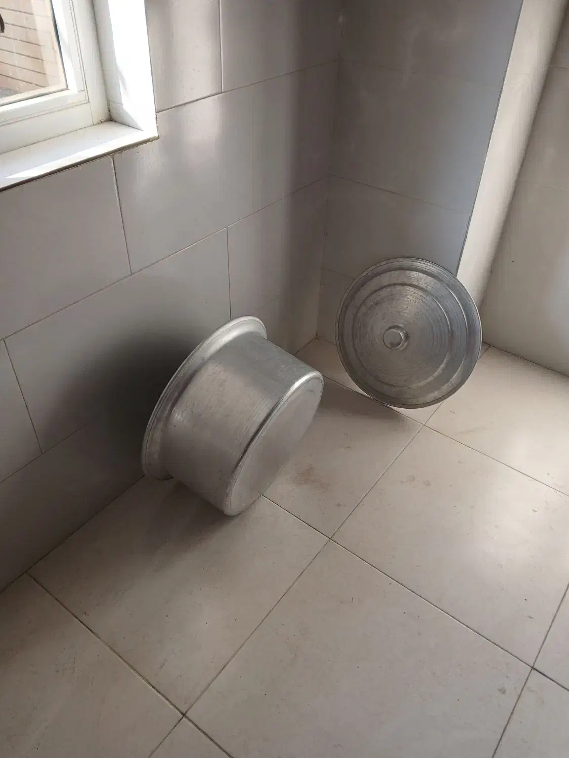 قابلمه ( ارتفاع ۲۰ و قطر ۴۰ )|ظروف پختوپز|تبریز, |دیوار