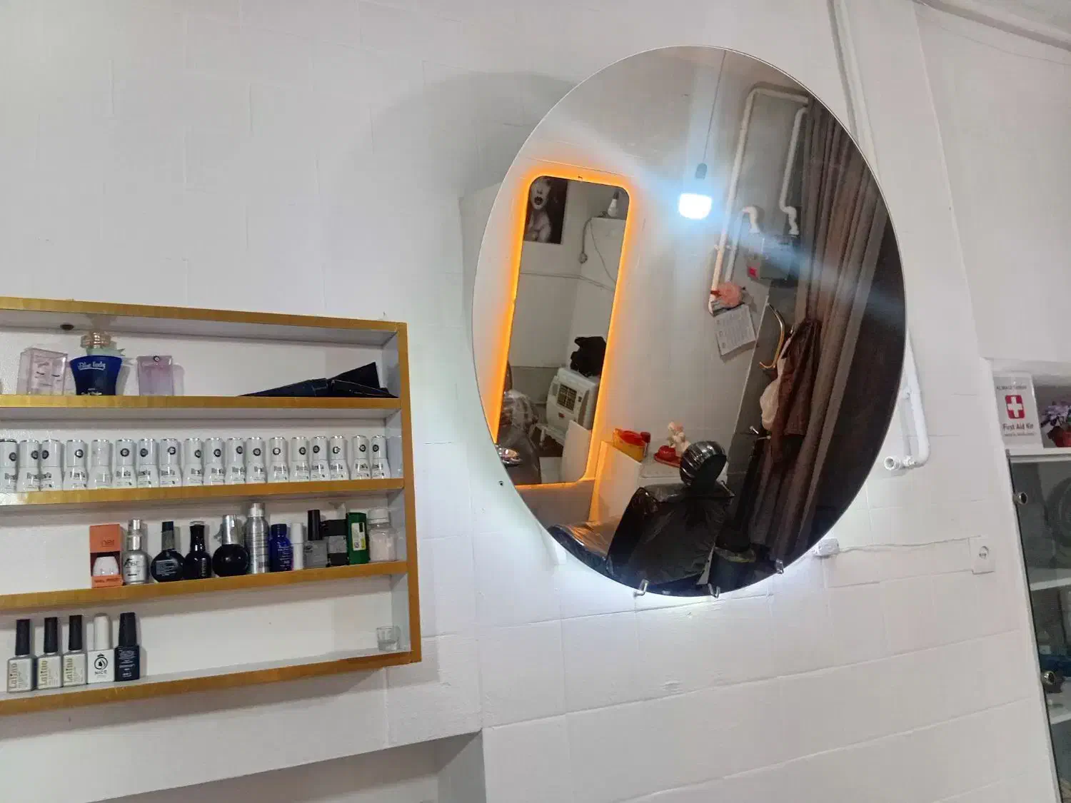 به علت جابه جایی|آرایشگاه و سالنهای زیبایی|سنندج, |دیوار