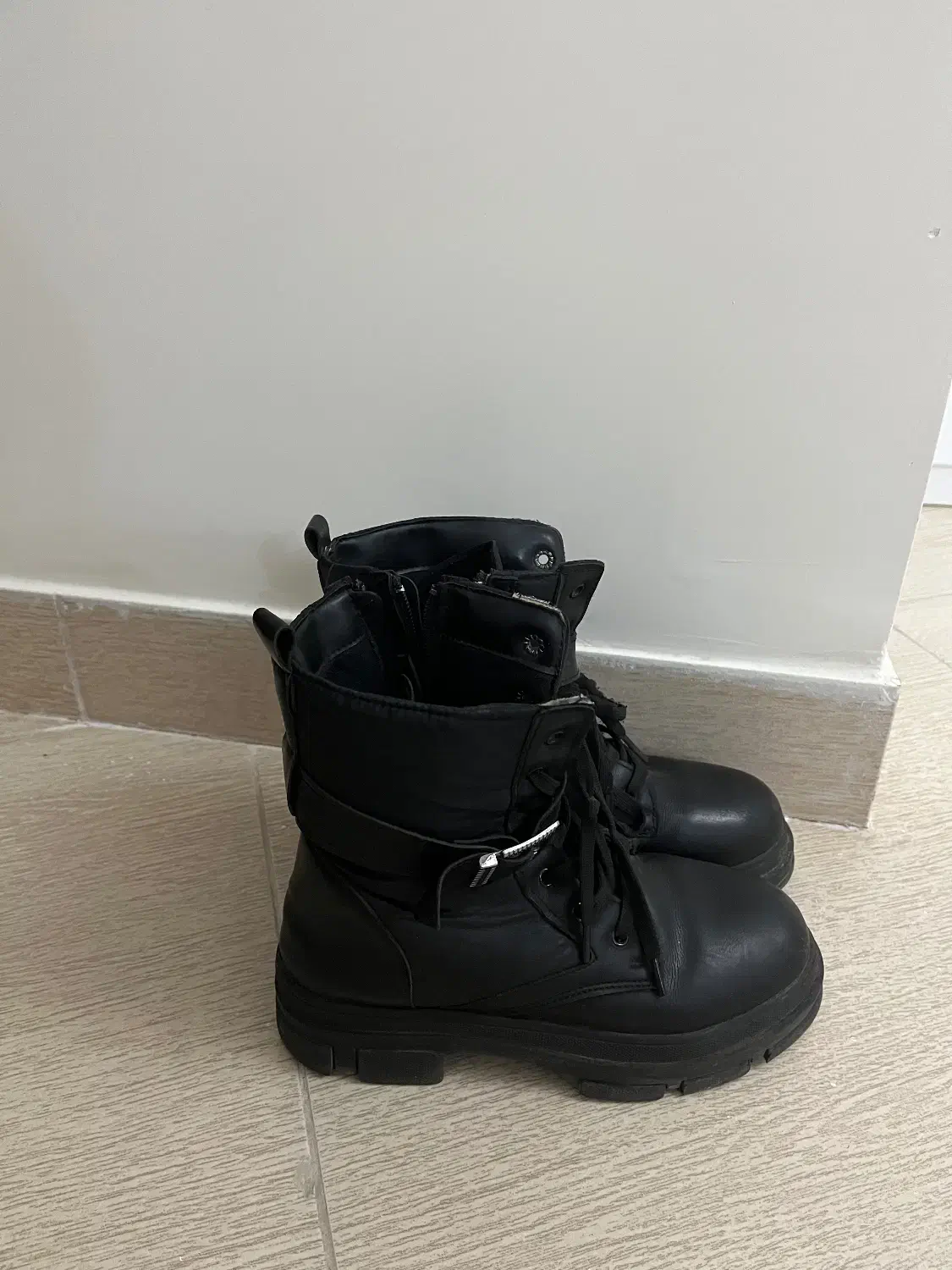 نیم بوت دخترانه|کفش و لباس بچه|میانه, |دیوار