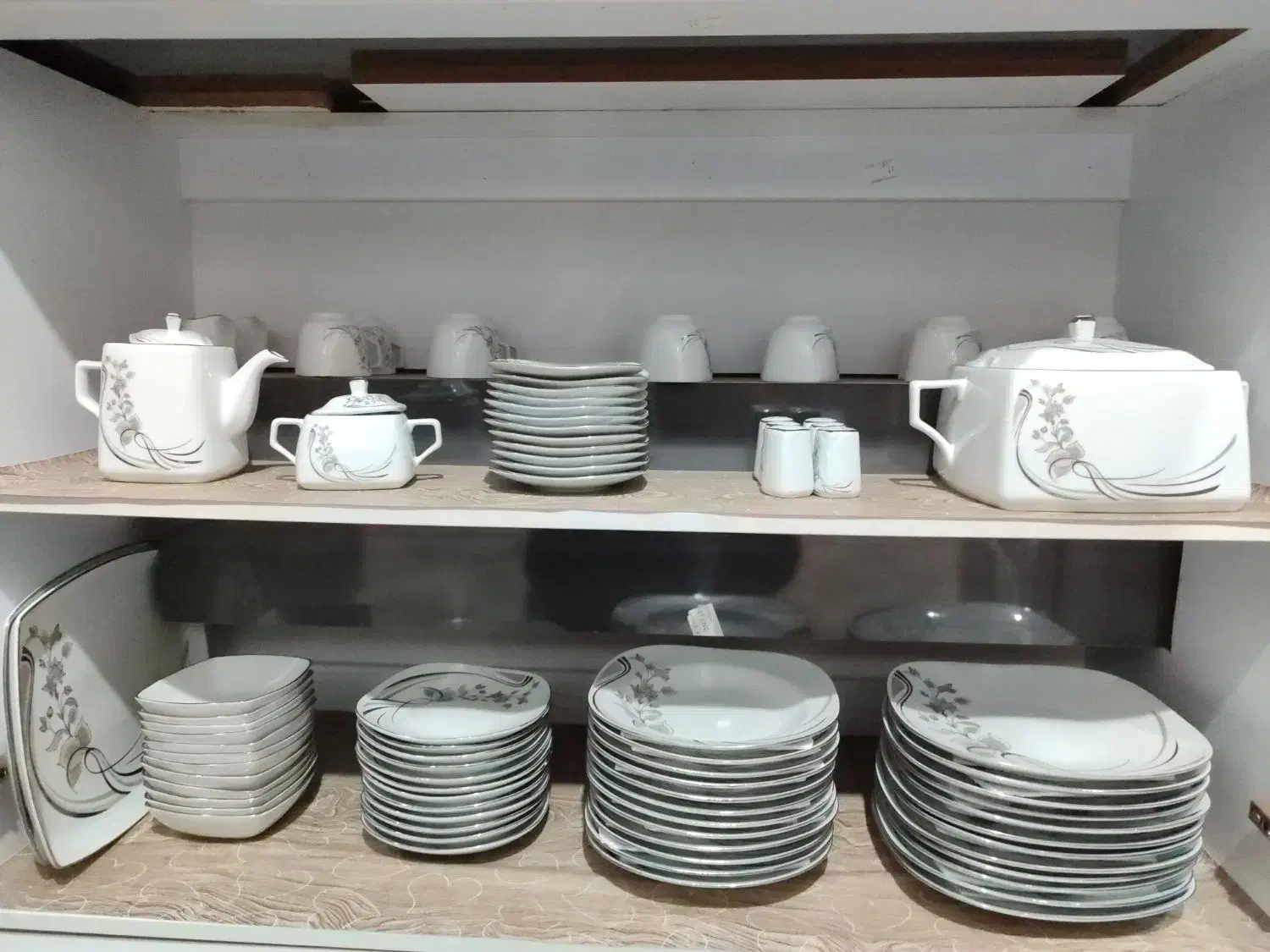 ظروف آشپزخانه / ظروف پذیرایی / سرویس غذاخوری / ظرف|ظروف سرو و پذیرایی|کبودرآهنگ, |دیوار