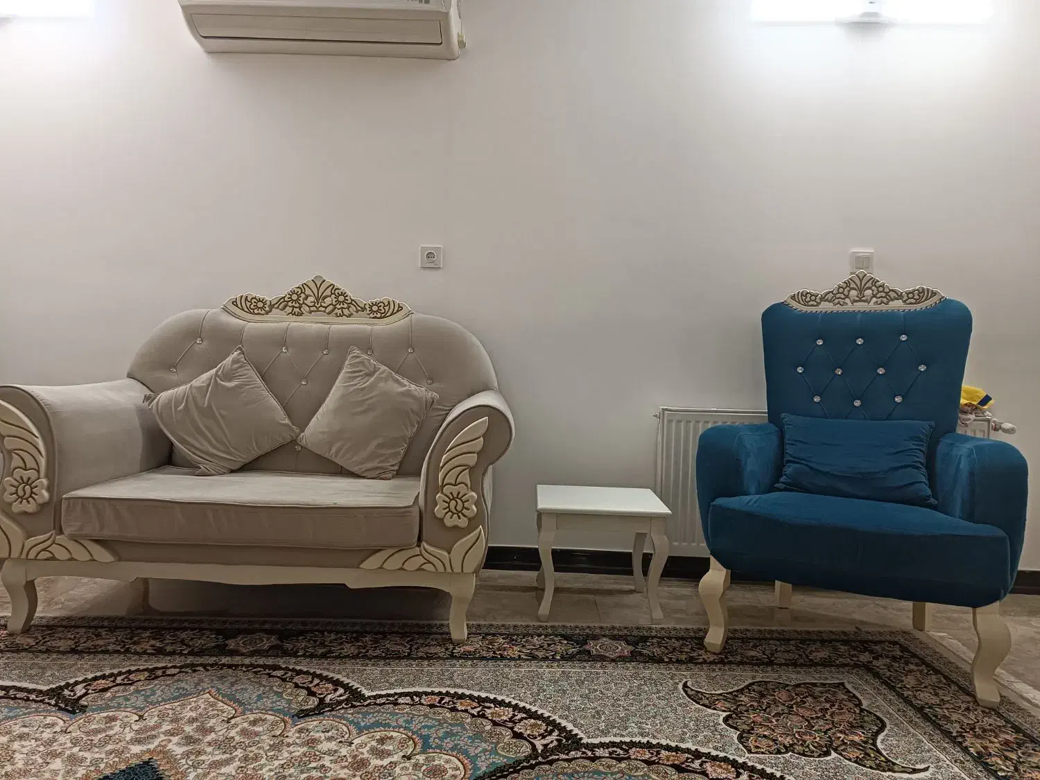 مبل۹نفره ومیزوسط بزرگ و۳تا میز کوچک|مبلمان خانگی و میز عسلی|آمل, |دیوار