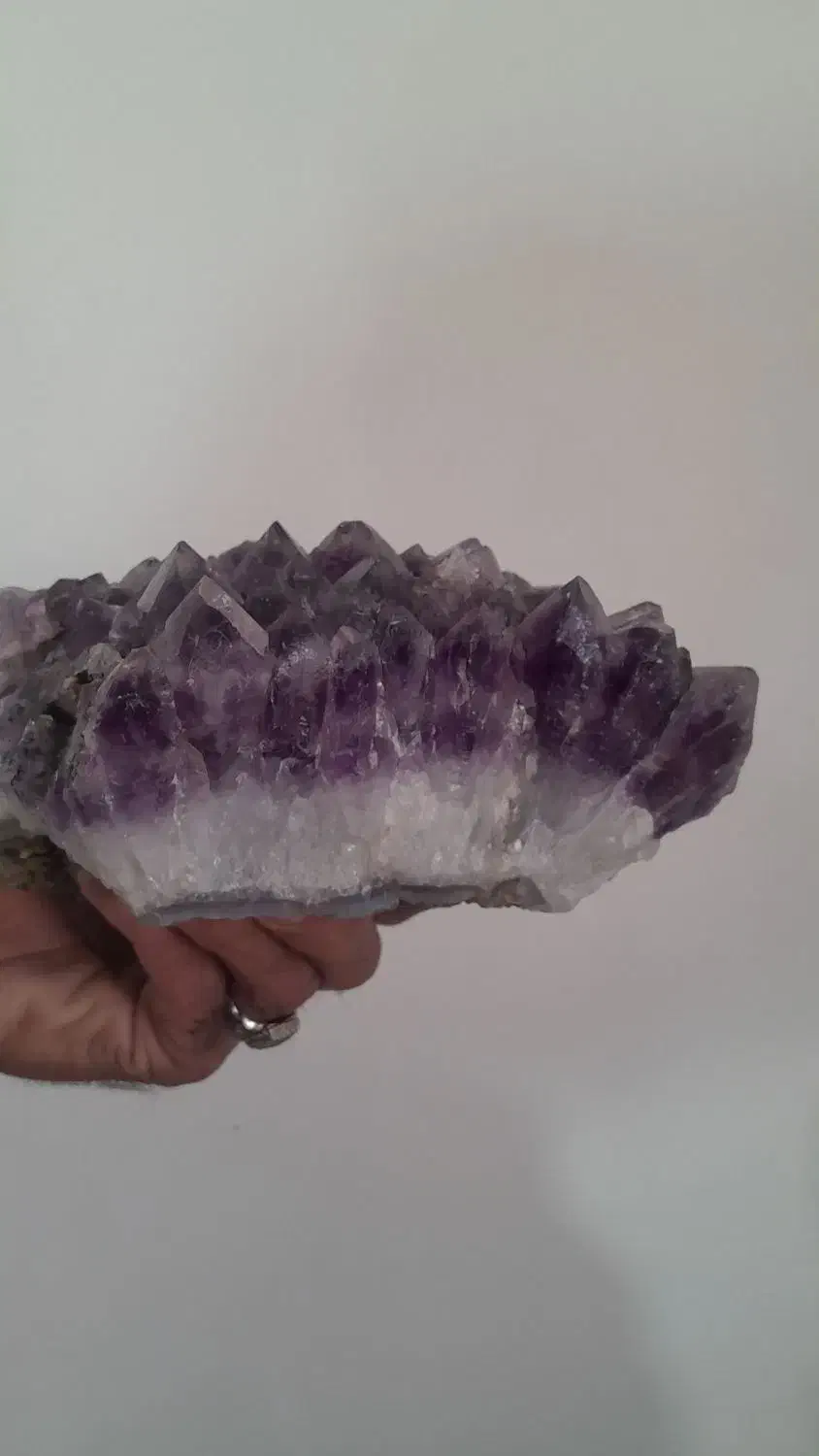 سنگ کوارس با رنگ زیبای بنفش وزن 2کیلو هفتصد گرم|جواهرات|تربت‌حیدریه, باغ ملی|دیوار