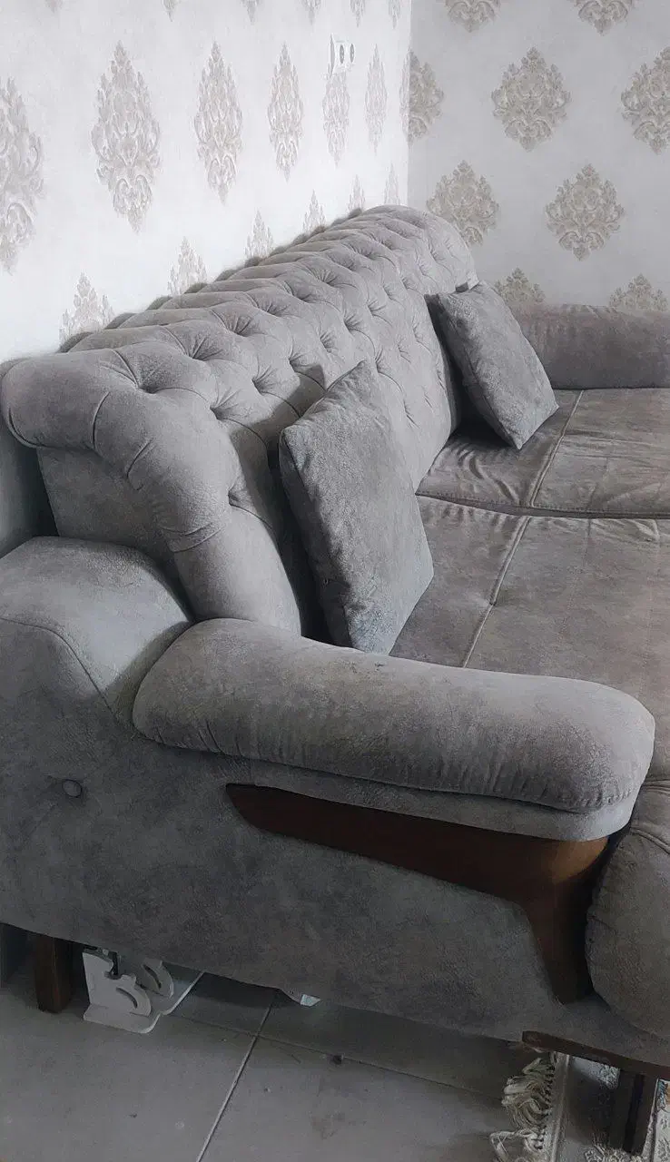 مبل سه نفر چستر راحتی|مبلمان خانگی و میز عسلی|قم, عربستان|دیوار