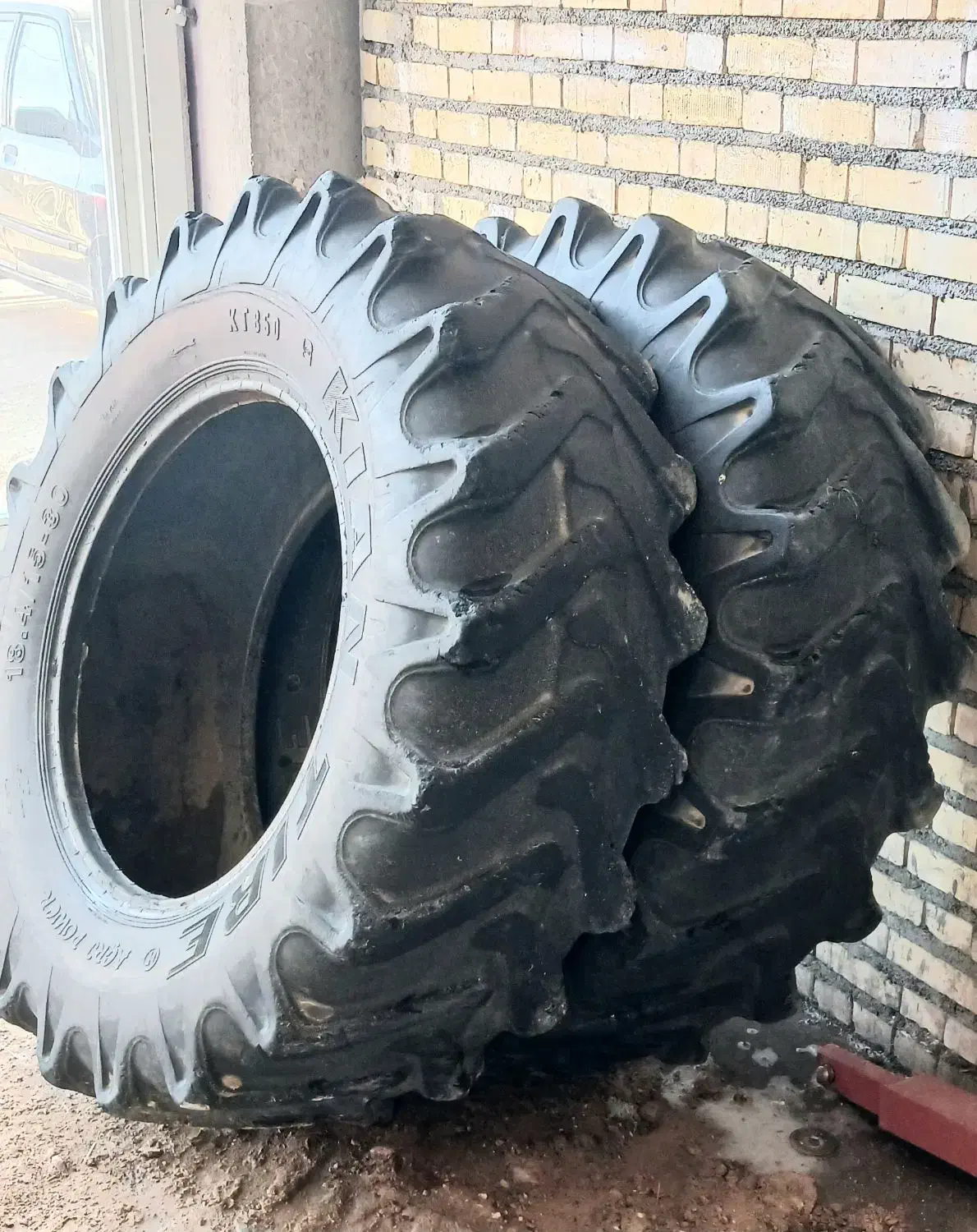 یه جفت لاستیک تراکتور18/30با ۴۰% عاج|ماشینآلات صنعتی|بیجار, |دیوار