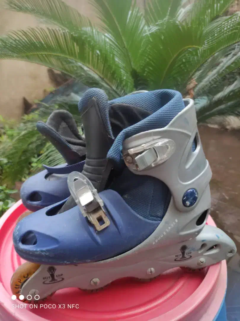 کفش مخصوص اسکیت کامل سالم درحد نو سایز ۳۹|دوچرخه، اسکیت، اسکوتر|رشت, کوی امام رضا|دیوار