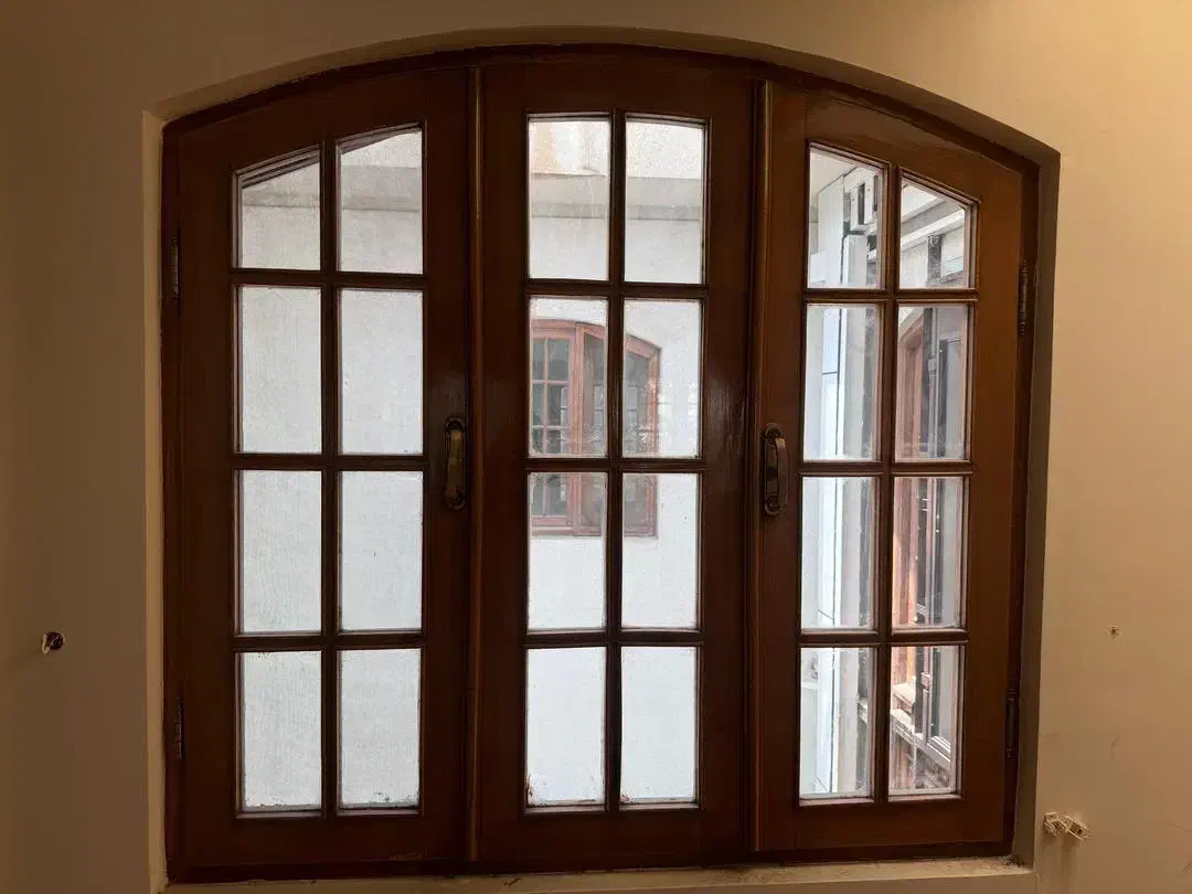 تعدادی پنجره چوبی قدیمی نفیس|مصالح و تجهیزات ساختمان|شیراز, میرزاکوچک خان|دیوار