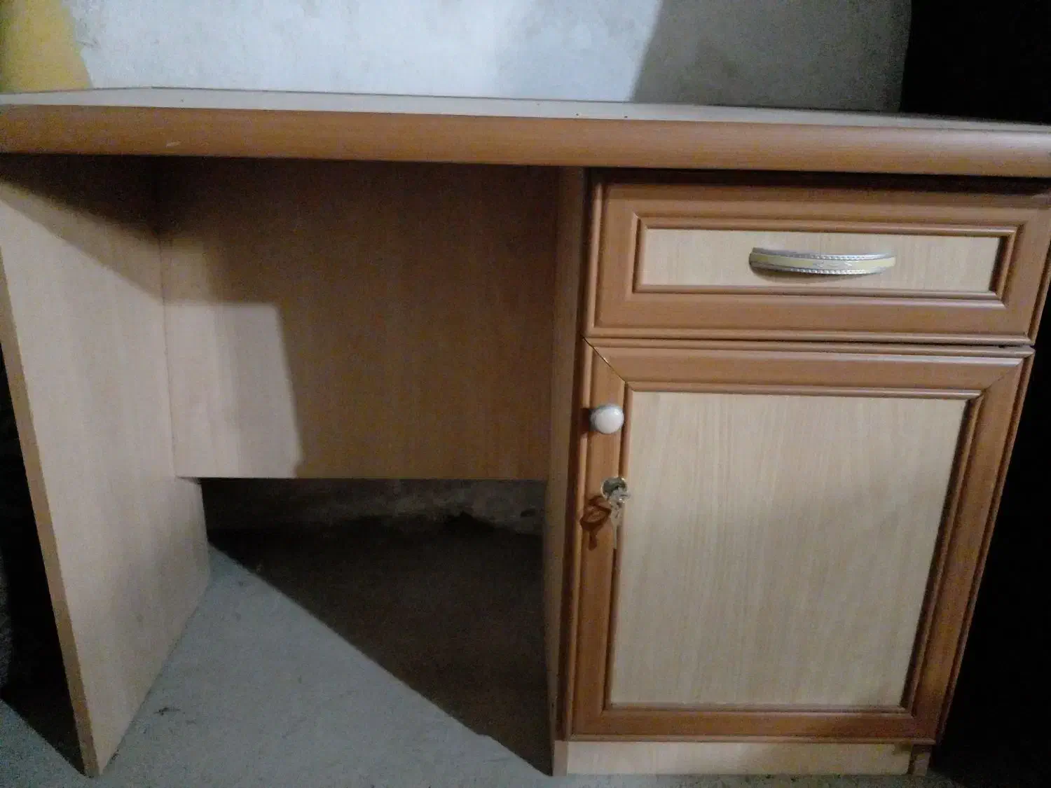 میز تحریر|میز تحریر و کامپیوتر|بهار, |دیوار