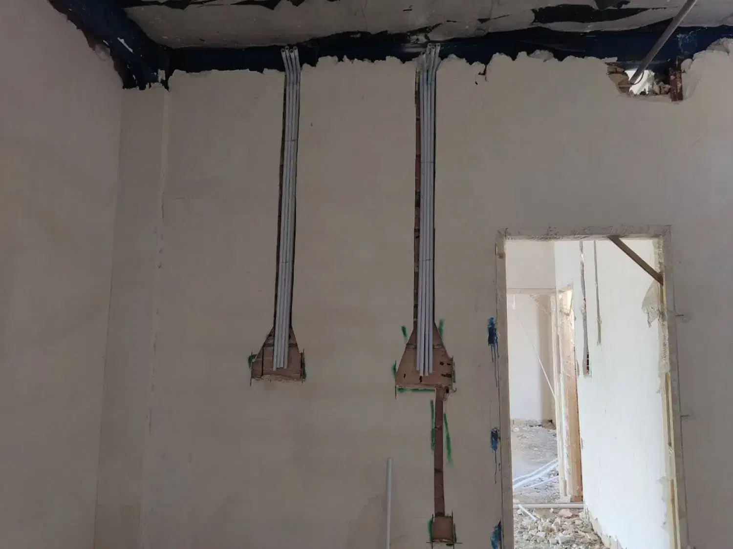 برقکار سیم کش رفع اتصالی سیم کشی هالوژن نورمخفی|خدمات پیشه و مهارت|مشهد, پنجتن|دیوار