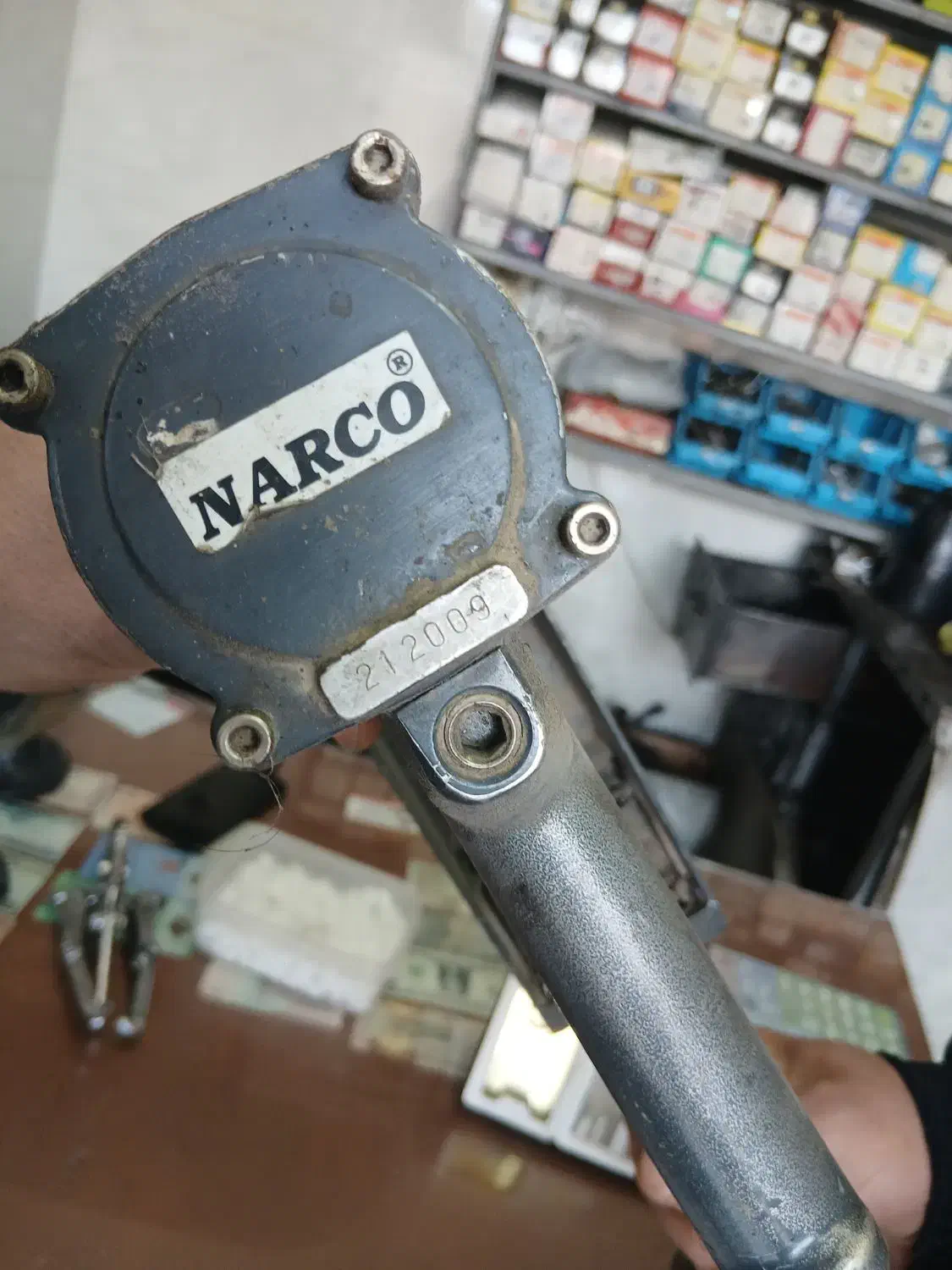 منگنه کوب کارتون|ابزارآلات|شیراز, بازار|دیوار