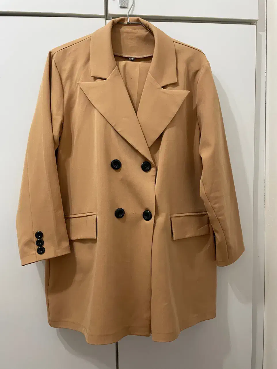 کت و شلوار زنانه|لباس|رشت, یخسازی|دیوار