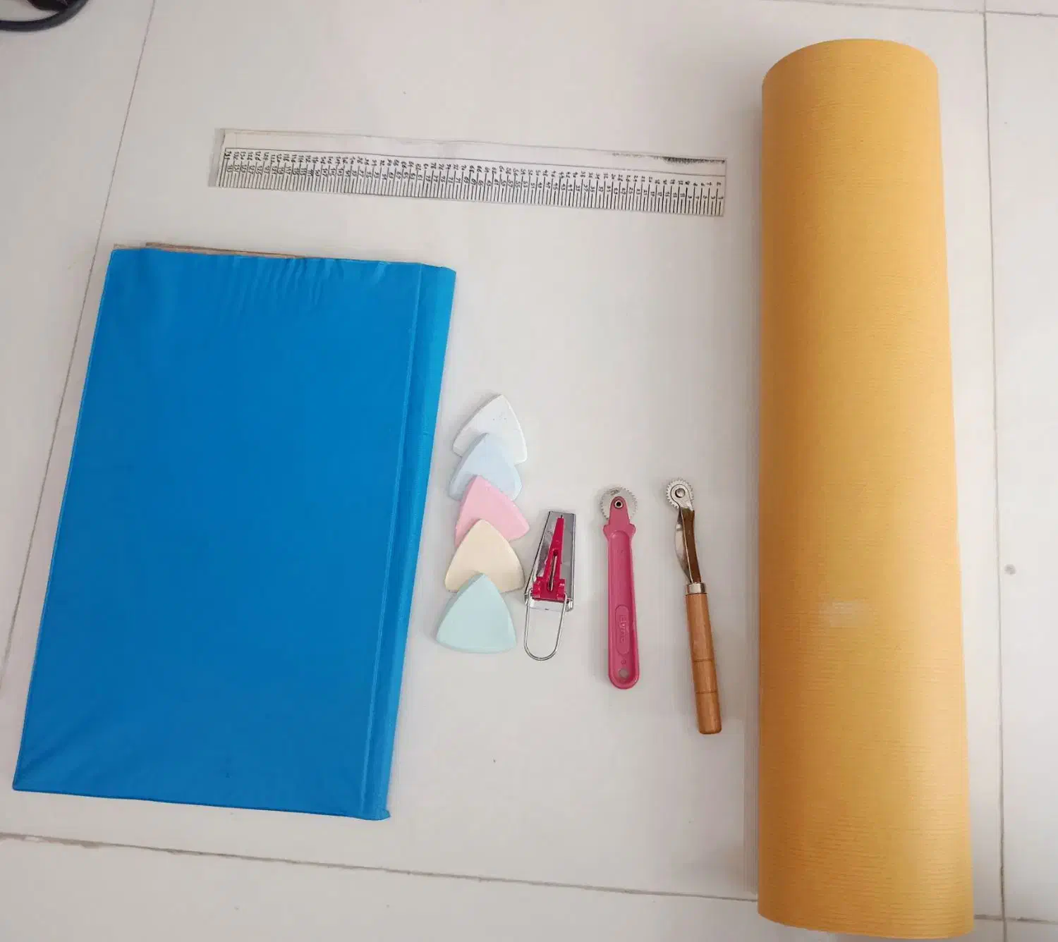 تعدادی وسایل خیاطی|لوازم خیاطی و بافتنی|شیراز, آبیاری|دیوار