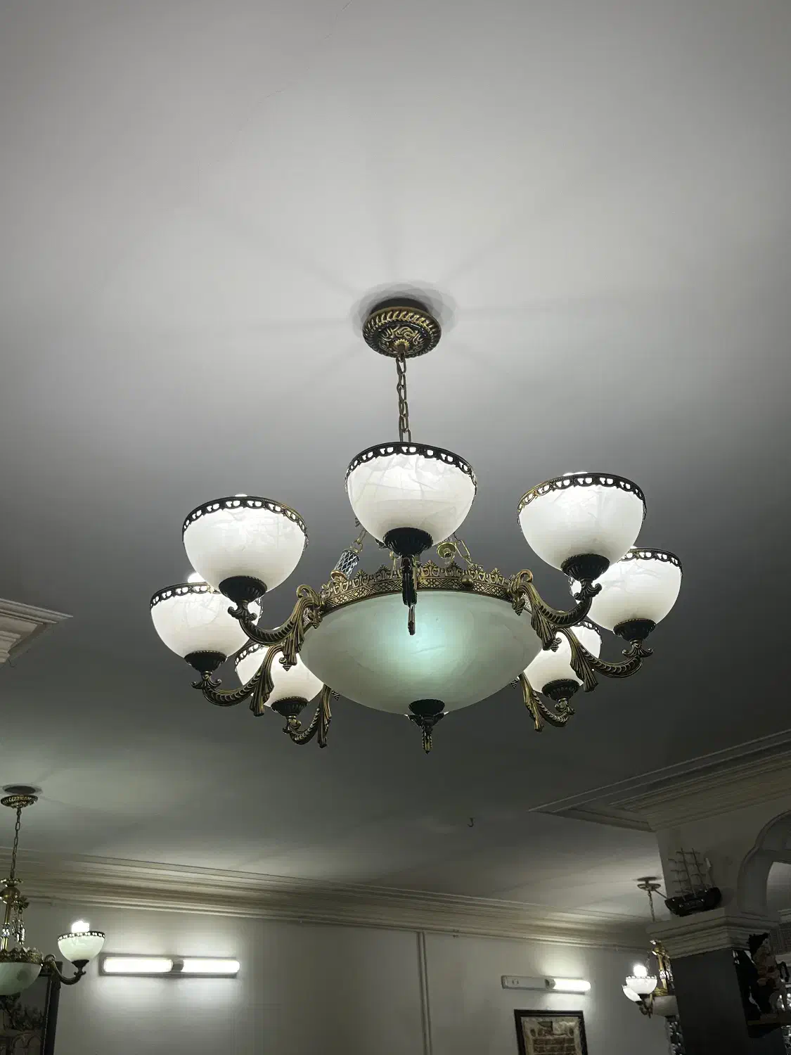 سه لوستر برنز سالم سالم|لوستر و چراغ آویز|محلات, |دیوار