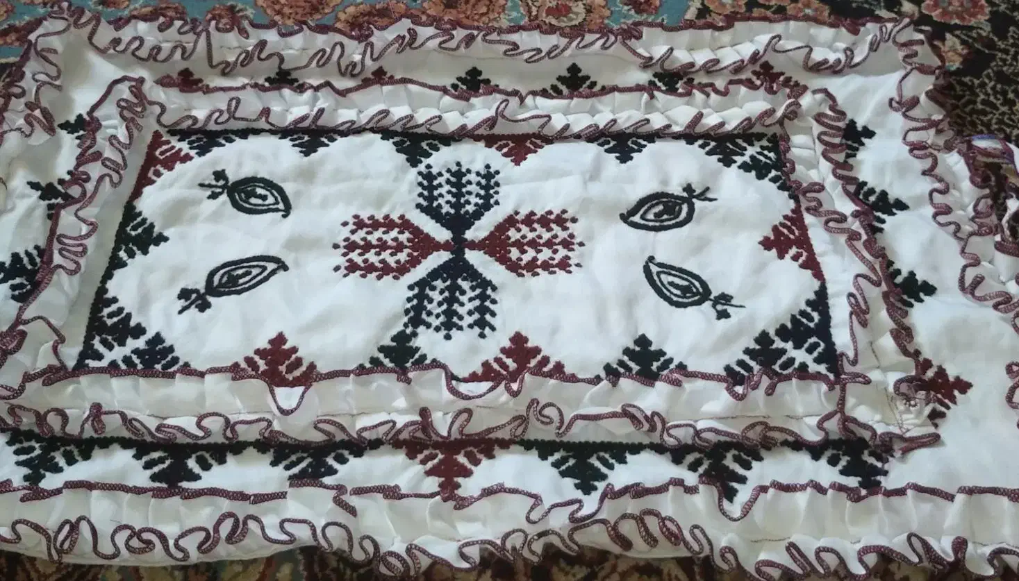 ناز بالشت دست دوز پریوال|رختخواب، بالش، پتو|میرجاوه, |دیوار