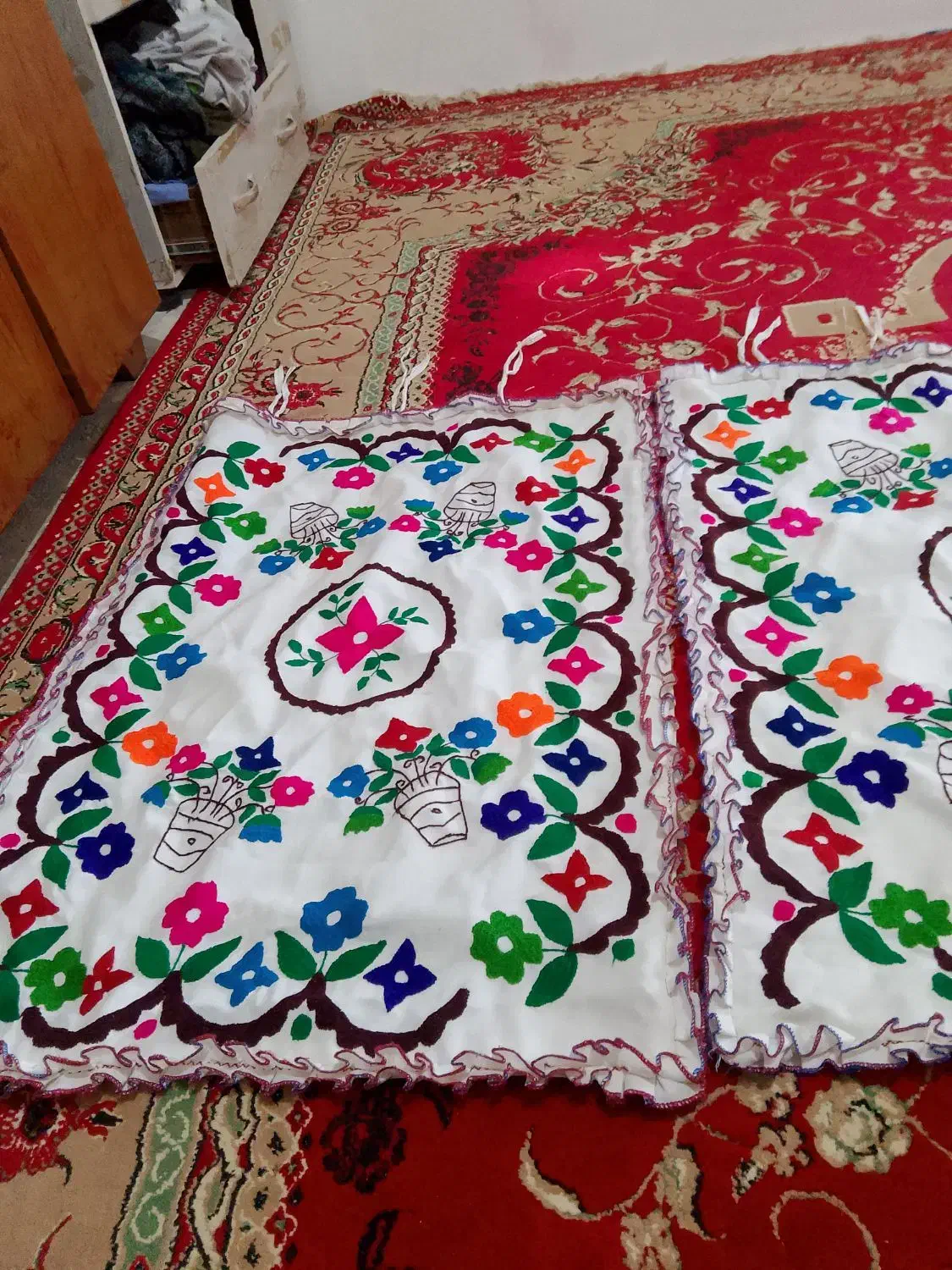 بالشت قدمی|رختخواب، بالش، پتو|زهک, |دیوار