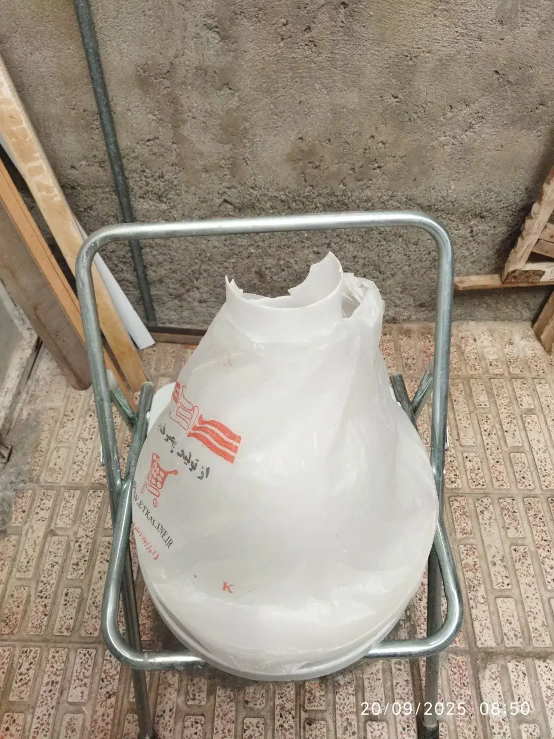 دستشویی فرنگی تاشو|لوازم سرویس بهداشتی|تبریز, |دیوار